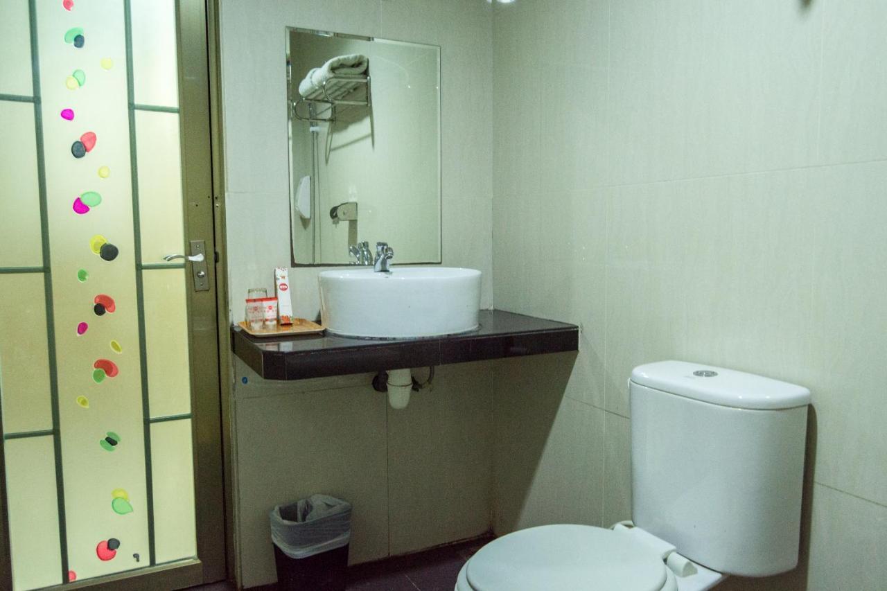 Collection O 625 Hotel Golden Gate Batam Eksteriør bilde