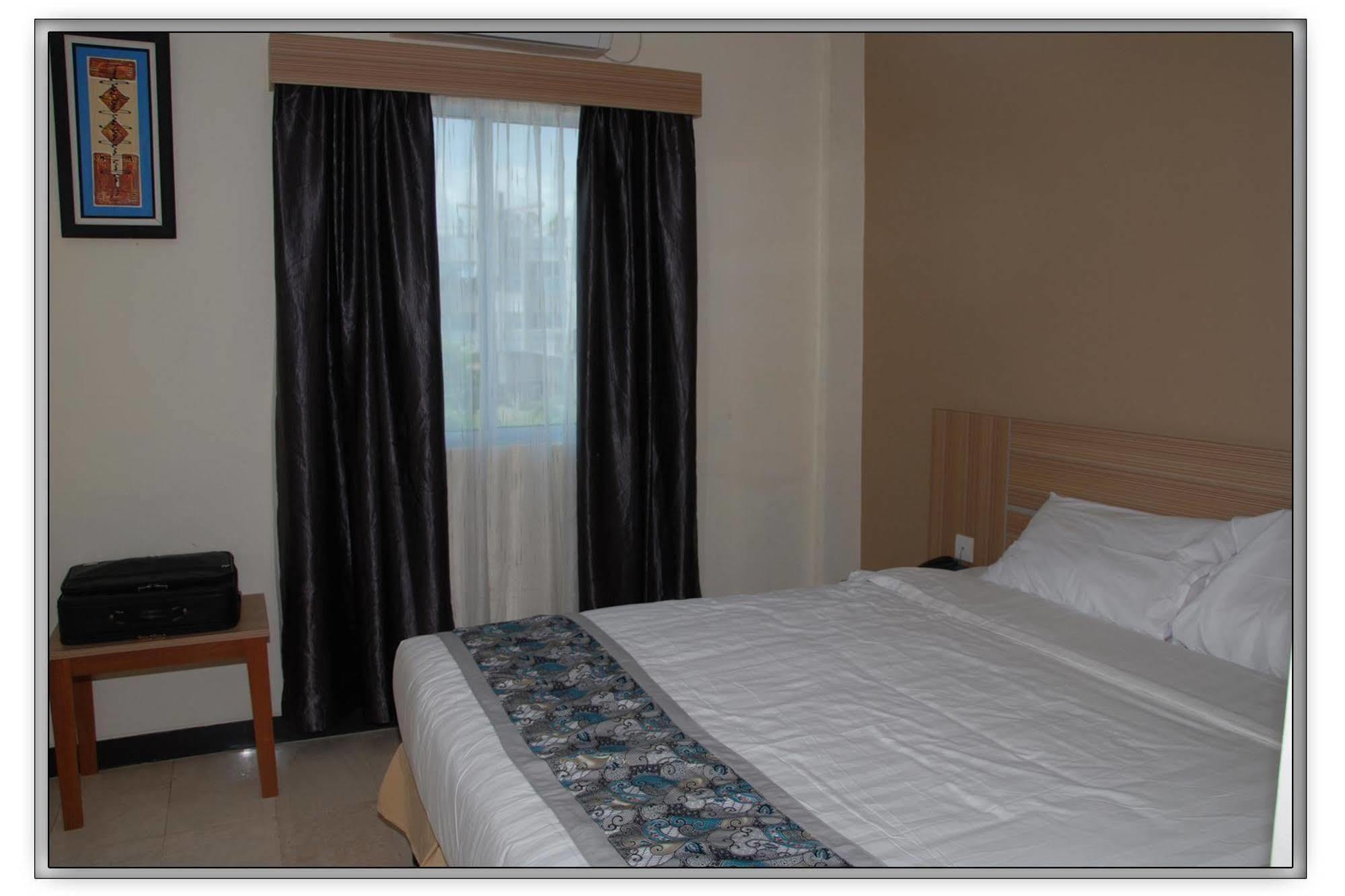 Collection O 625 Hotel Golden Gate Batam Eksteriør bilde